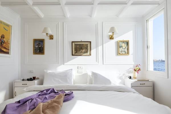 aegypten-nilkreuzfahrt-nour-el-nil-dahabeya-adelaide-panoramic-luxury-room