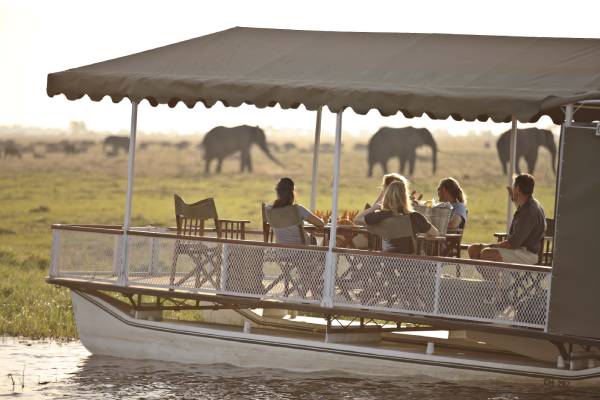 botswana-chobe-nationalpark-andbeyond-chobe-under-canvas-bootsafari