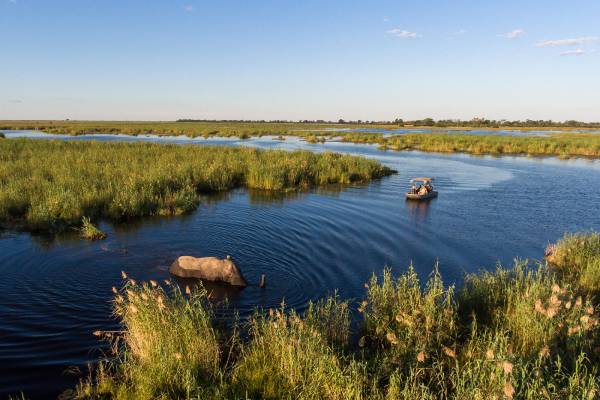 botswana-linyanti-dumatau-camp-bootstour-im-linyanti-wildreservat