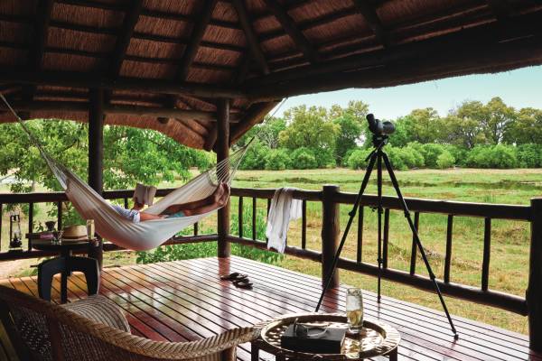 botswana-moremi-game-reserve-belmond-khwai-river-lodge-terrasse