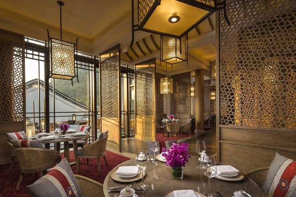 china-yangshuo-banyan-tree-baiyun-restaurant