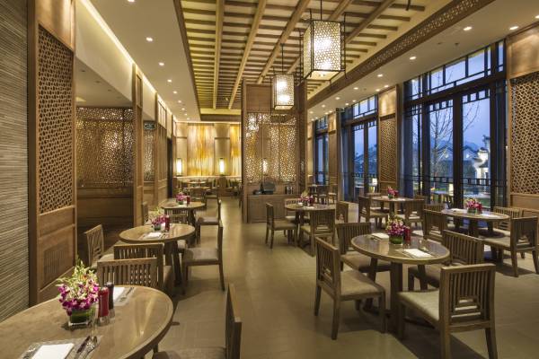 china-yangshuo-banyan-tree-ming-yue-restaurant