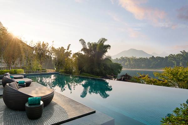 china-yangshuo-banyan-tree-pool