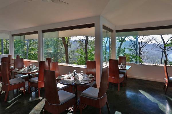 costa-rica-arenas-del-mar-beachfront-and-rainforest-resort-El-Mirador-Restaurant-Bar