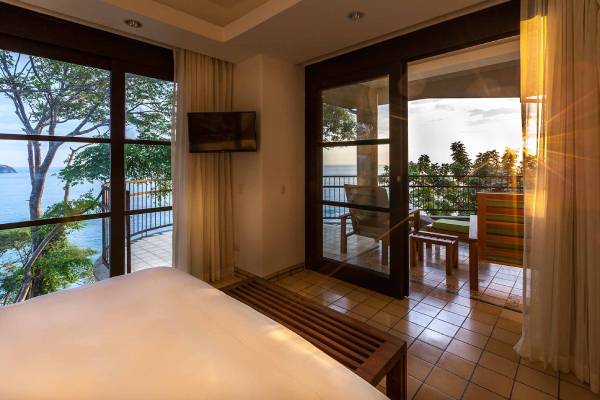 costa-rica-arenas-del-mar-beachfront-and-rainforest-resort-Ocean-View-Suites