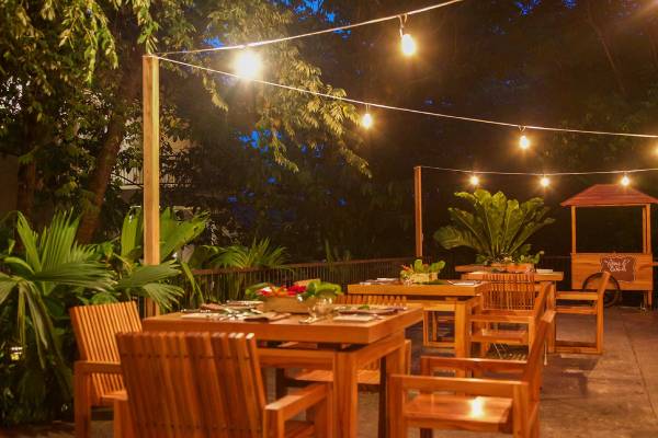 costa-rica-arenas-del-mar-beachfront-and-rainforest-resort-al-fresco-dining