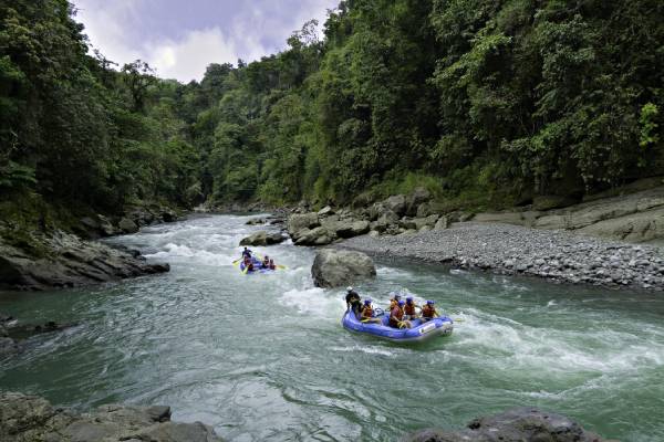 costa-rica-pacuare-lodge-rafting