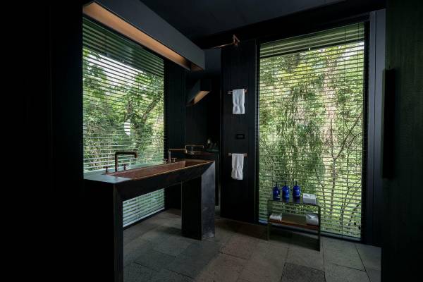 costa-rica-rio-perdido-hotel-center-bungalow-queen-badezimmer