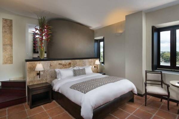 dominikanische-republik-santo-domingo-hodelpa-nicolas-de-ovando-junior suite (1)