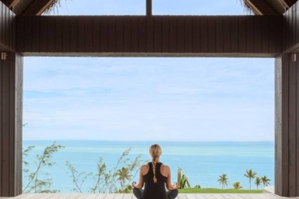 fiji-six-senses-fidji-yoga-on-the-deck