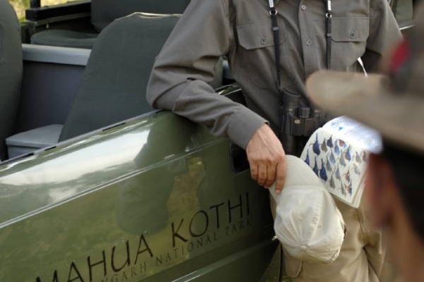 ein Ranger begleitet Sie auf einer Indien Tiger Safari