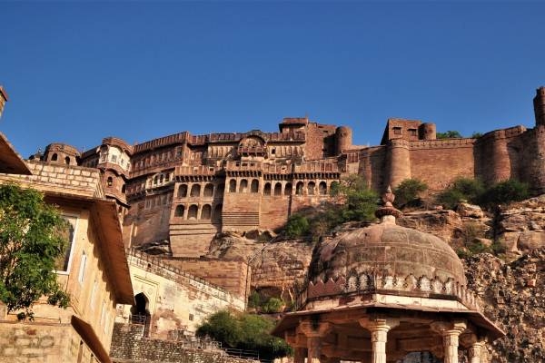 indien-jodhpur-fort-nomad-bikers-H8UAcRybyQs-unsplash auf einer Indien Privatreise kann man das Fort in Jodhpur besichtigen
