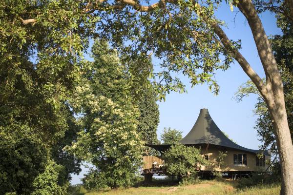indien-kanha-nationalpark-banjaar-tola-a-taj-safari-tent-exterior