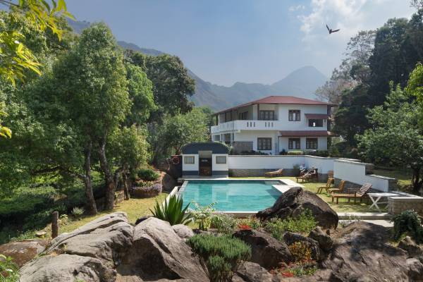 indien-munnar-the-windermere-estate-pool