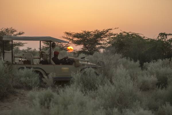 indien-sujan-the-serai-jaisalmer-wüstenexkursion während einer Indien Luxusreise sind spannende Ausflüge in die Wüste Thar möglich