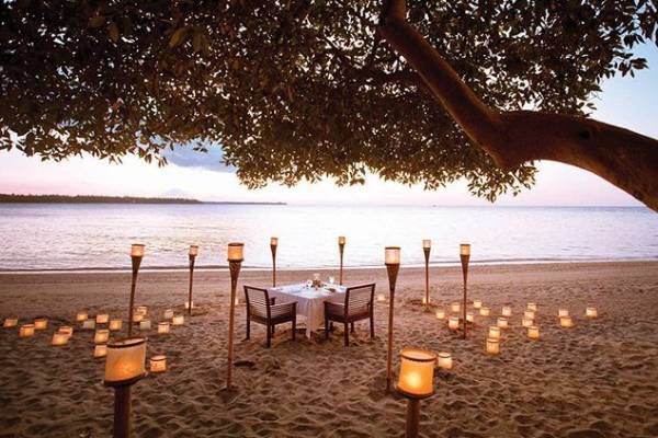 indonesien-lombok-the-oberoi-beach-resort-lombok-Romantic Sunset Dinner by the Beach