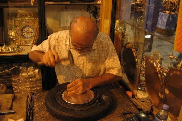 traditionelles Kunsthandwerk kann man während einer Iran Rundreise bewundern