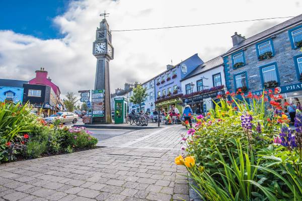 irland-westport-town-clock-tourism-ireland