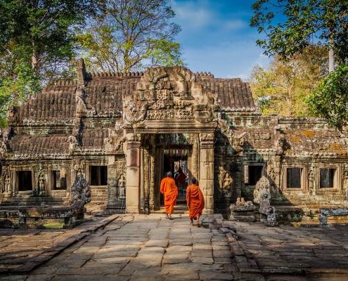 auf einer Kambodscha Privatreise kann man in der Angkor-Tempelanlage viele Mönche beobachten