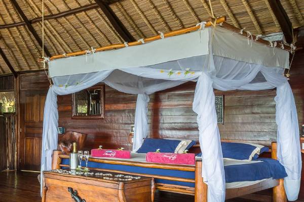 madagaskar-manafiafy-beach-and-rainforest-lodge-bungalow-innenansicht
