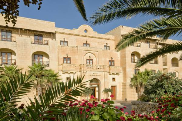 malta-kempinski-hotel-san-lawrenz-entrance