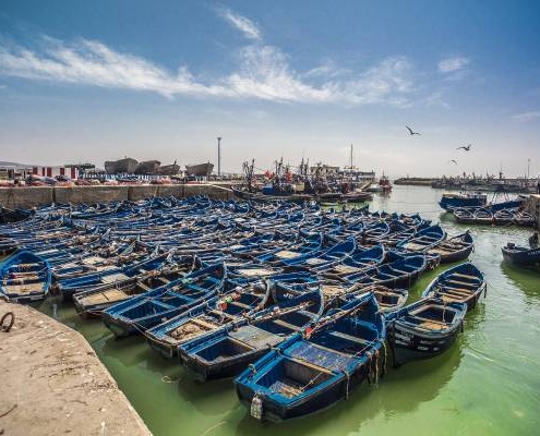 auf einer Essaouira Verlängerung kann man Fischerboote im Hafen sehen