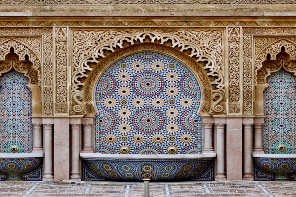 auf einer Marokko Luxusreise kann man feine Mosaikkunst bewundern