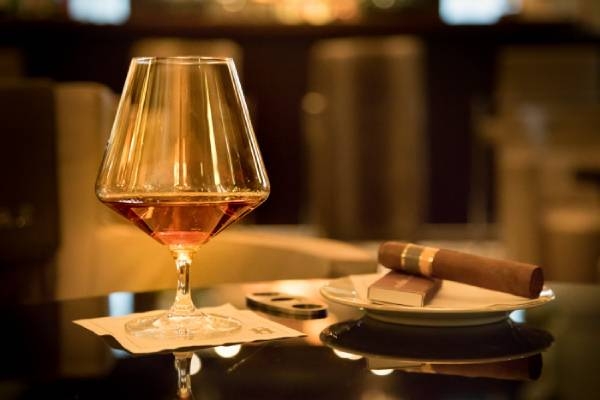 monaco-hotel-hermitage-monte-carlo-Crystal-Bar-Zigarre