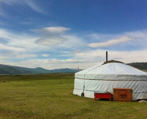 auf einer individuellen Mongolei Rundreise kann man in einer traditionellen Jurte übernachten