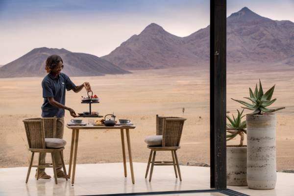 namibia-andBeyond-sossusvlei-outdoor-dining