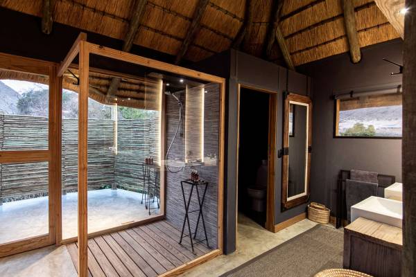 namibia-kaokoveld-serra-cafema-camp-badezimmer