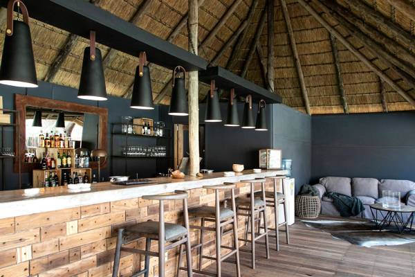 namibia-kaokoveld-serra-cafema-camp-bar