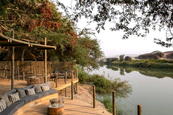 namibia-kaokoveld-serra-cafema-camp-flussblick