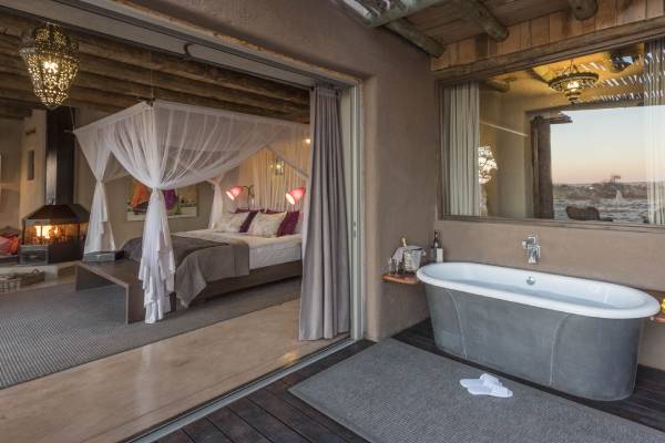 namibia-onguma-the-fort-honeymoon-suite-badezimmer-2