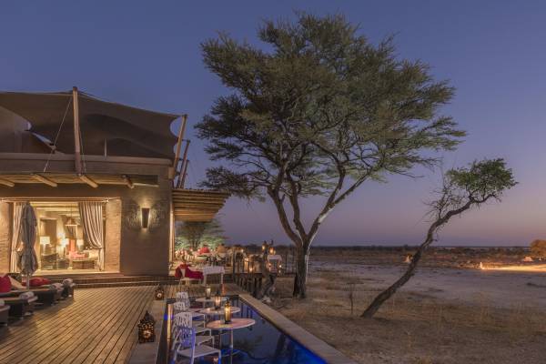 namibia-onguma-the-fort-main-area-night