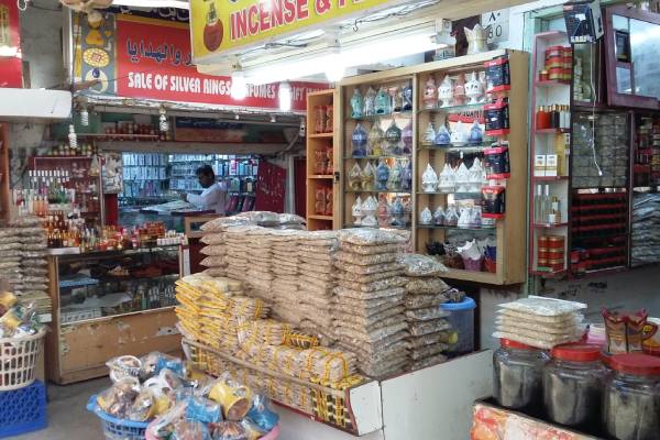 oman-salalah-weihrauch-souk-sandra-flettner auf einer Salalah Reise kann man den Weihrauch Souk besuchen