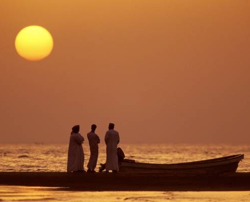 Sonnenuntergang am Meer - Romantik während einer Oman Individualreise