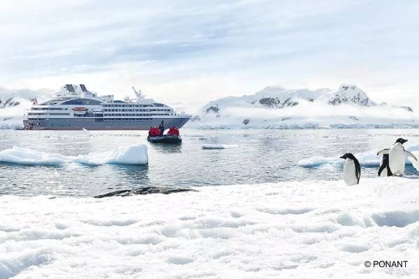 an Bord der L'Austral kann man Zodiac-Ausflüge unternehmen