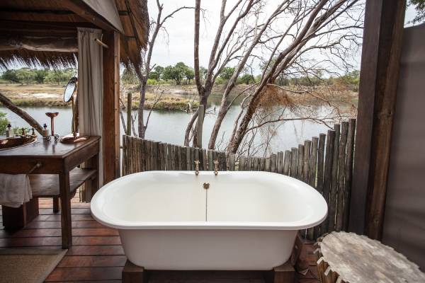 sambia-sindabezi-island-cottage-badewanne
