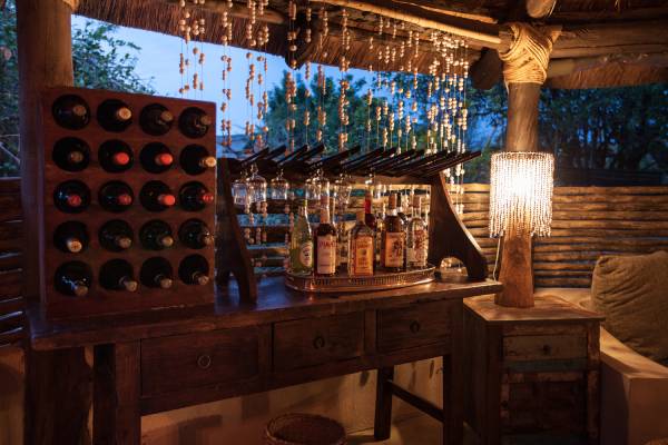 sambia-sindabezi-island-cottage-lounge-bar