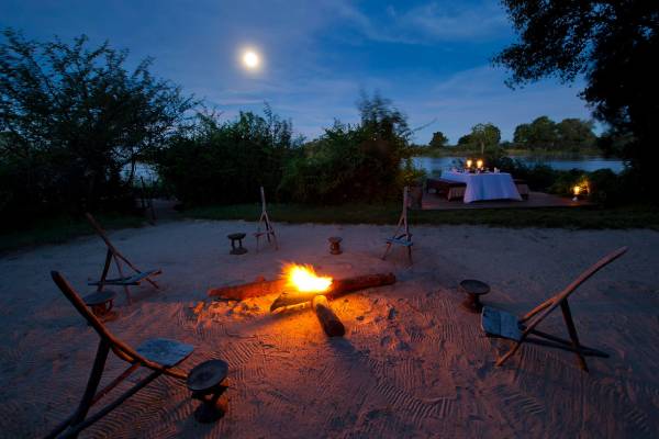 sambia-sindabezi-island-lagerfeuer