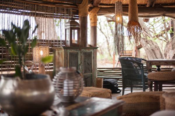 sambia-sindabezi-island-restaurant