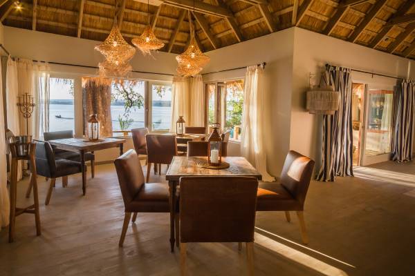 sambia-tongabezi-lodge-dining-room
