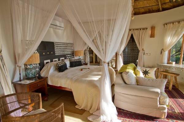 sambia-tongabezi-lodge-river-cottage-bett