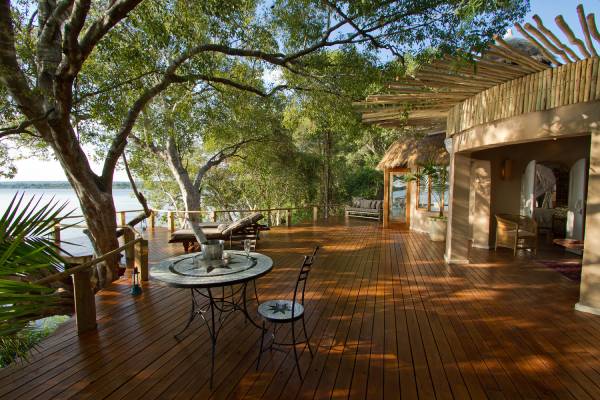 sambia-tongabezi-lodge-river-cottage-terrasse