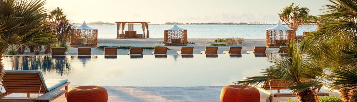 saudi-arabien-the-st-regis-red-sea-resort-family-pool