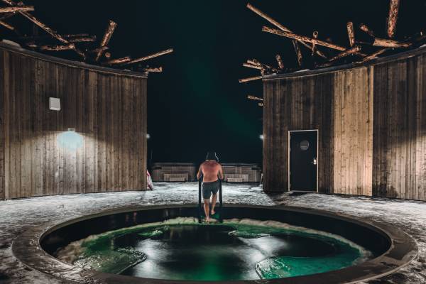 schweden-arctic-bath-hotel-coldbath-photo-daniel-holmgren