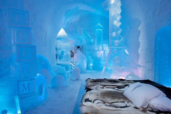 schweden-icehotel-deluxe-suite_toybox_design_wouter-biegelaar_viktor-tsarski_photo_asaf-kliger