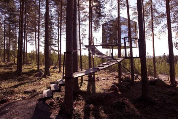 schweden-treehotel-mirror-cube-exterior