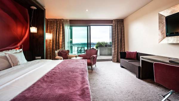 slowenien-portoroz-kempinski-palace-portoroz-deluxe-zimmer-meerblick-moderner-anbau